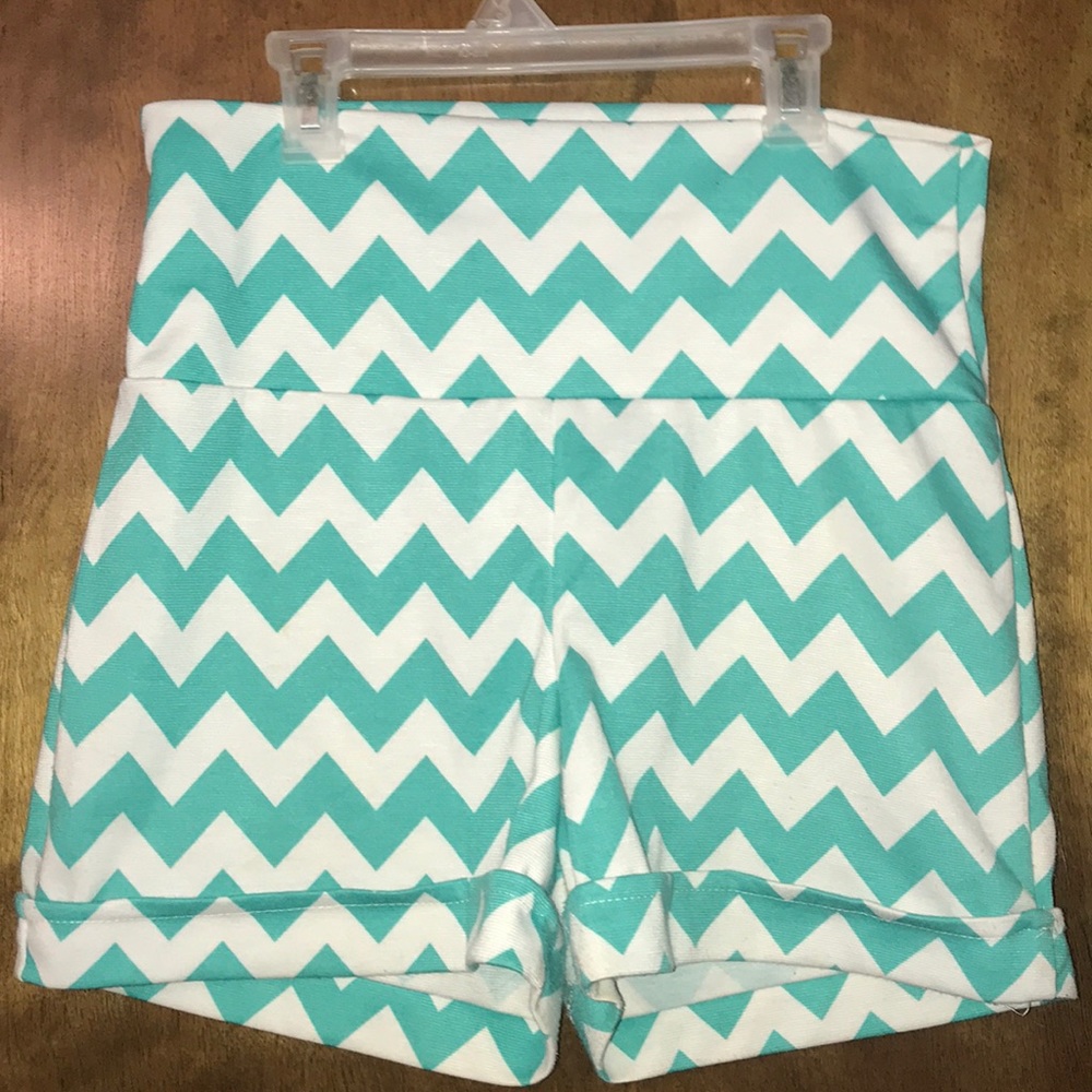 Chevron knit shorts
